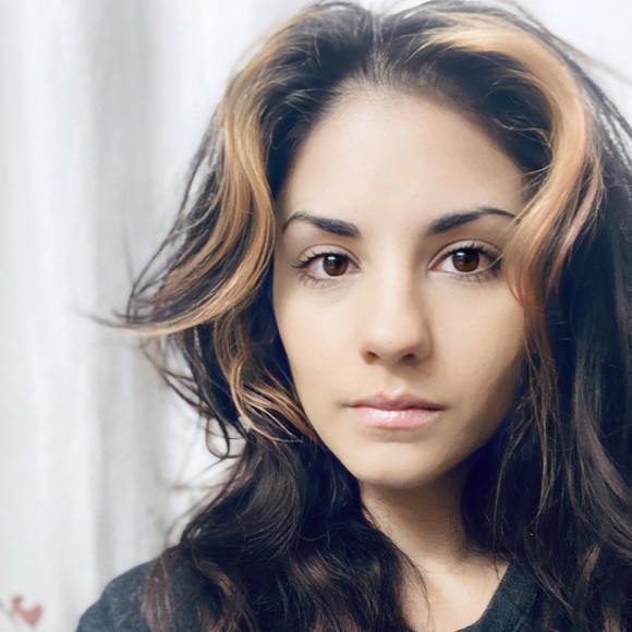 Meet your Posher, Norma ✨🖤 - Picture 4 of 7